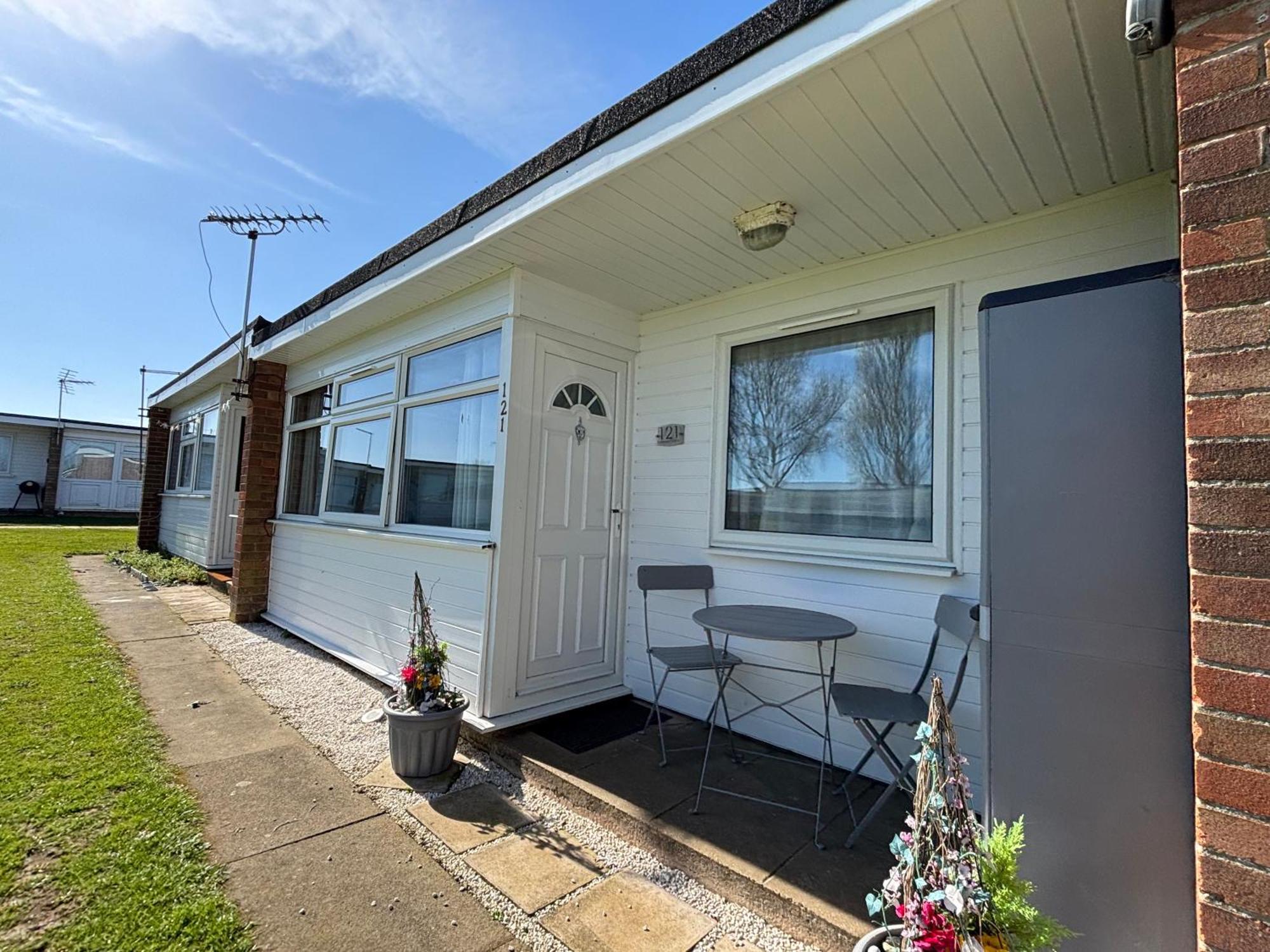 Signature, Scratby - Two Bed Chalet, Sleeps 7, Free Wi-Fi, Bed Linen And Towels Included, Pets Welcome And Onsite Entertainment Available Exterior foto